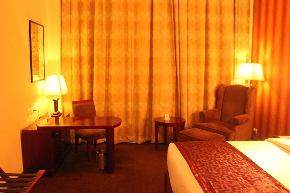 Ramada By Wyndham Jaipur Jaisinghpura Exterior foto