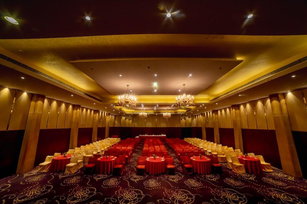 Ramada By Wyndham Jaipur Jaisinghpura Exterior foto