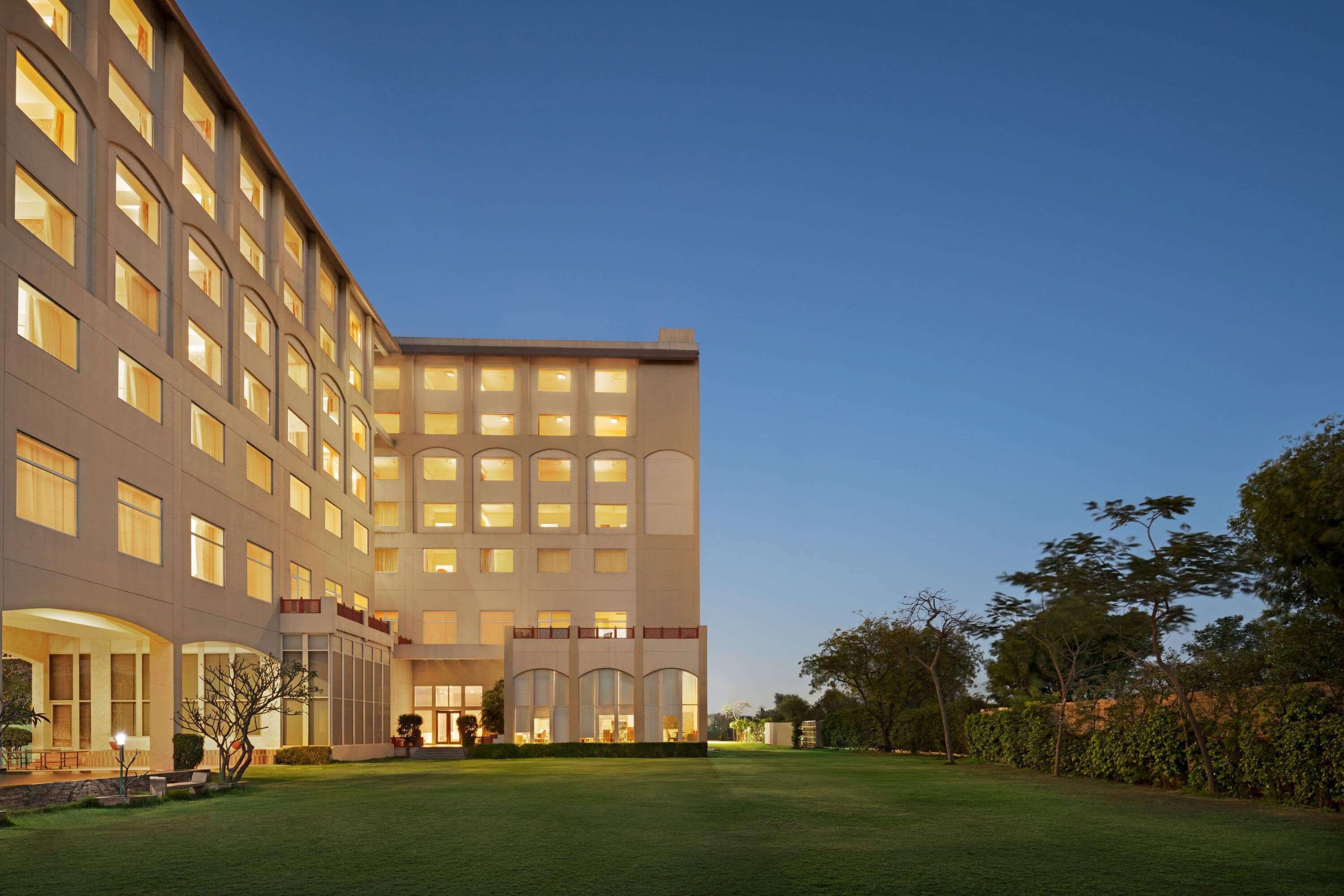 Ramada By Wyndham Jaipur Jaisinghpura Exterior foto