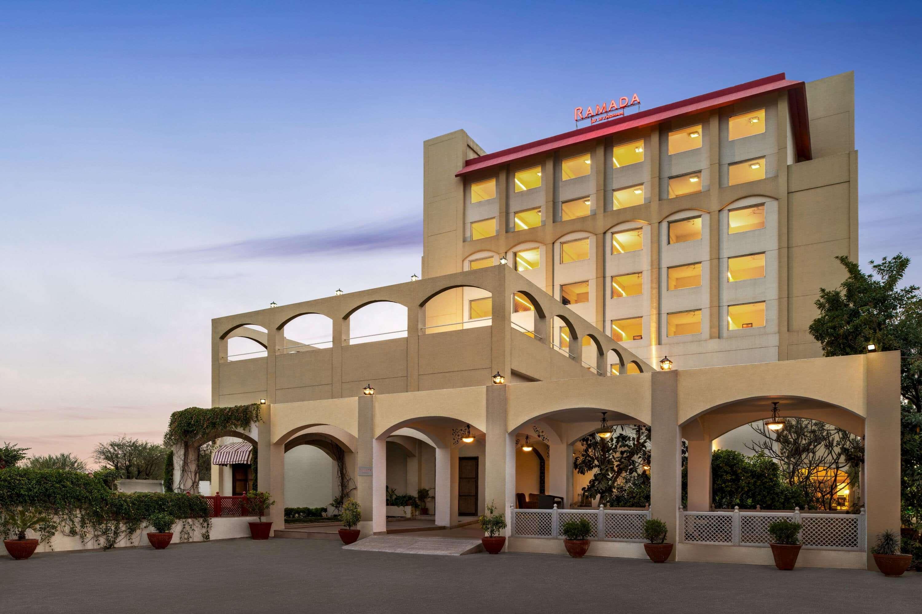 Ramada By Wyndham Jaipur Jaisinghpura Exterior foto